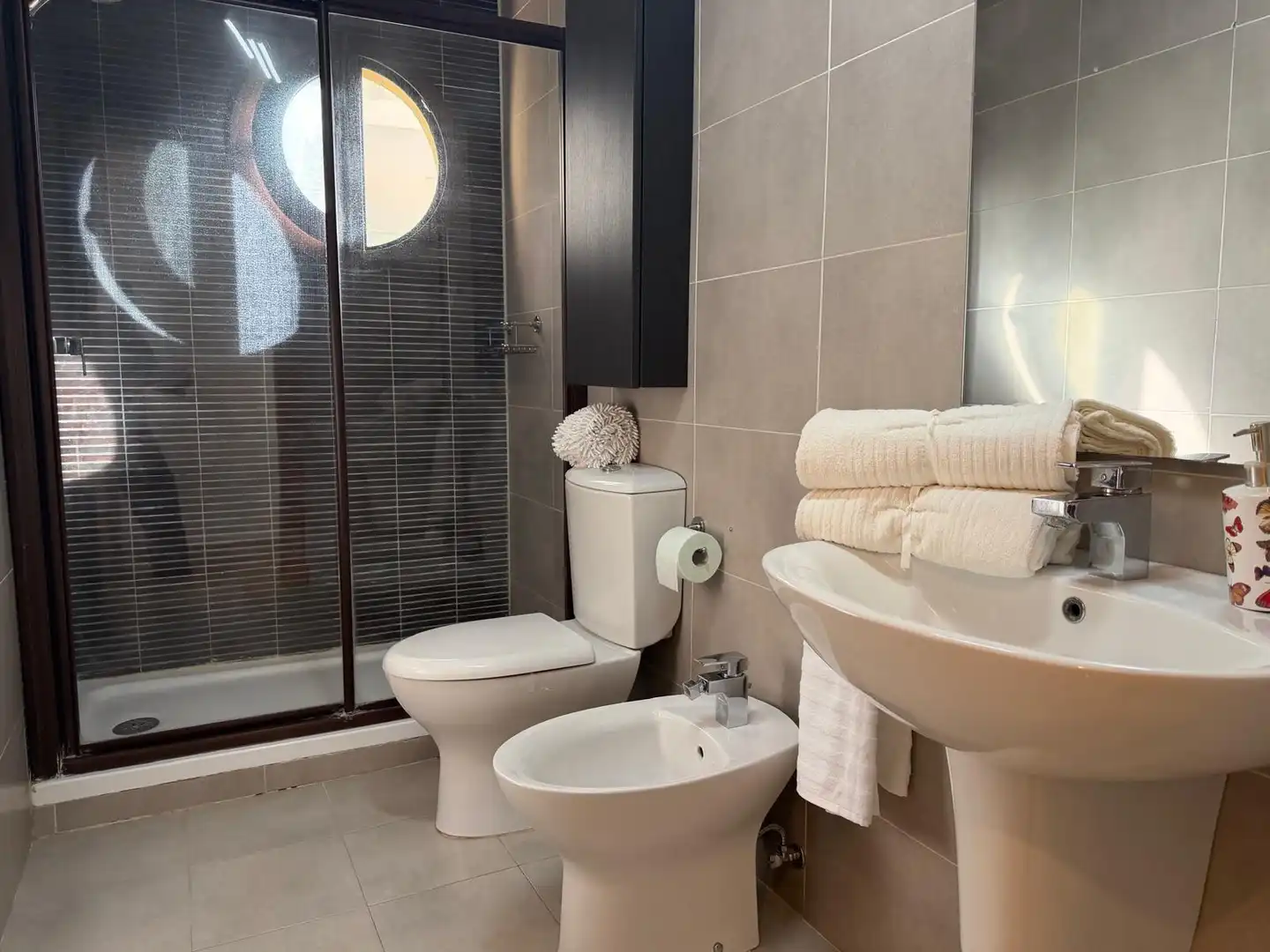 Baño de Apartamento de alquiler en Fuengirola con Aire acondicionado, Calefacción y Terraza