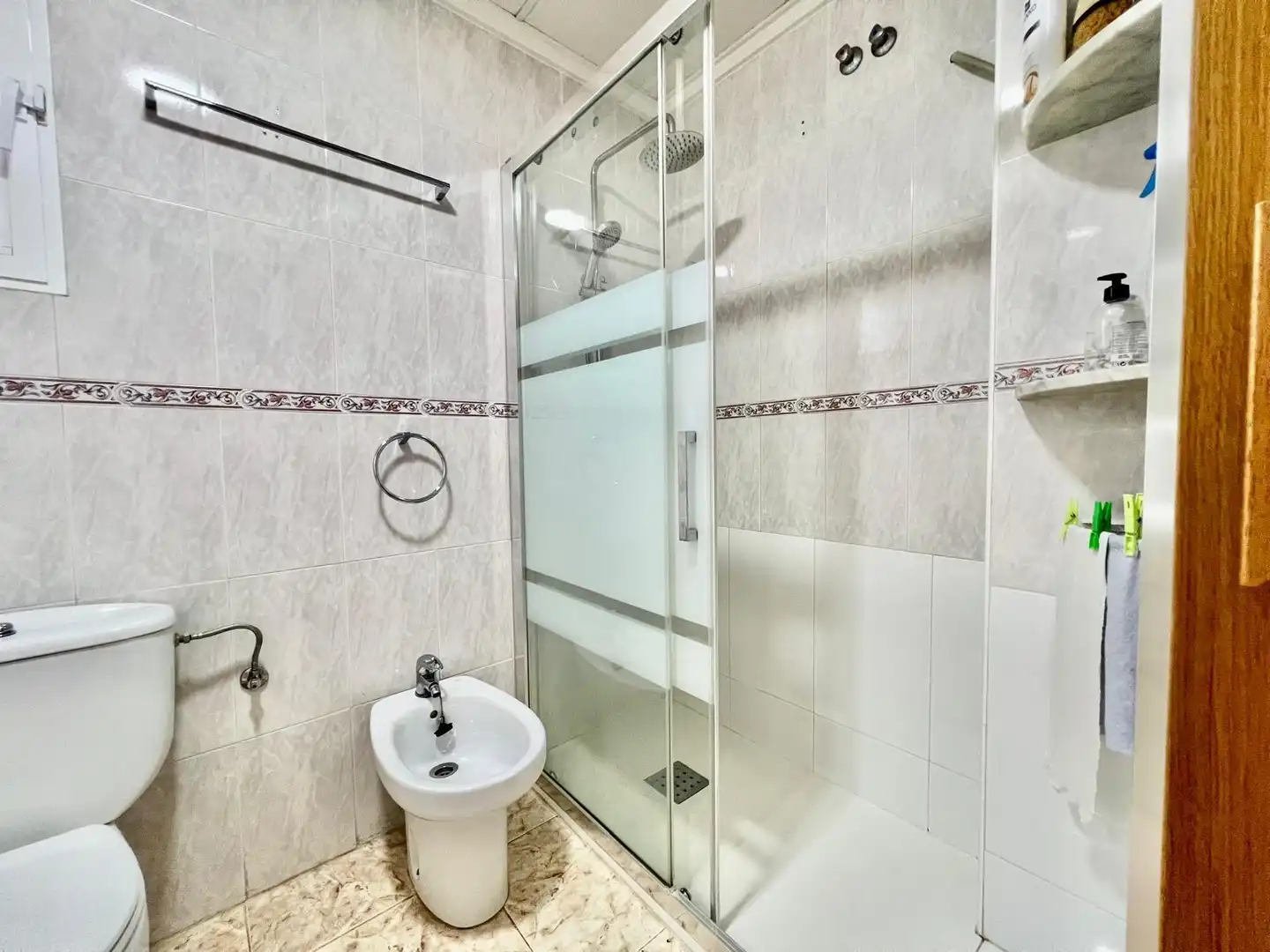 Badezimmer von Wohnungen zum Verkauf in Torrevieja mit Klimaanlage, Heizung und Möbliert