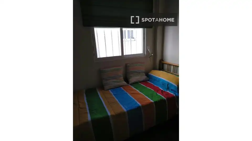 Habitación de Piso de alquiler en Valencia con Aire acondicionado, Calefacción y Amueblado