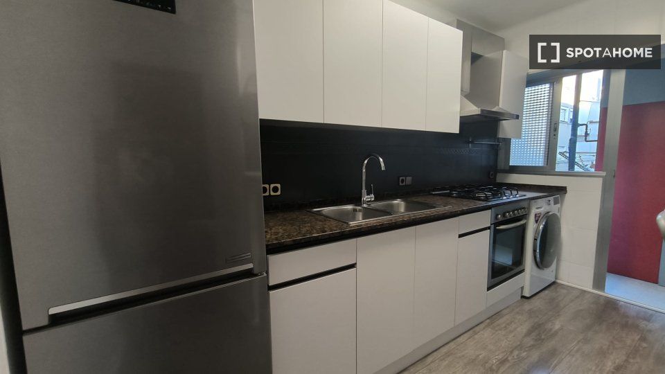 Cuina de Pis de lloguer en  Barcelona Capital amb Aire condicionat, Calefacció i Moblat