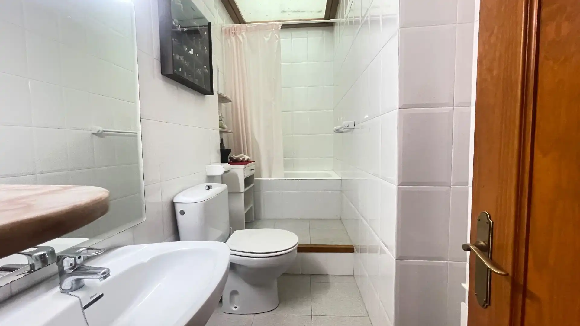 Baño de Finca rústica en venta en Vallbona de Les Monges con Calefacción, Jardín privado y Trastero