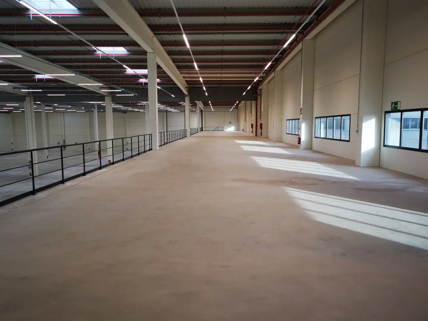Industrial buildings for rent in Madrid  with Heating and Alarm