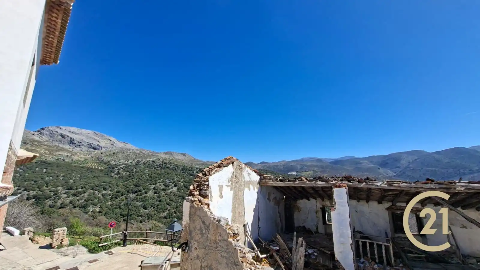 Vista exterior de Casa adosada en venda en Cartajima amb Terrassa
