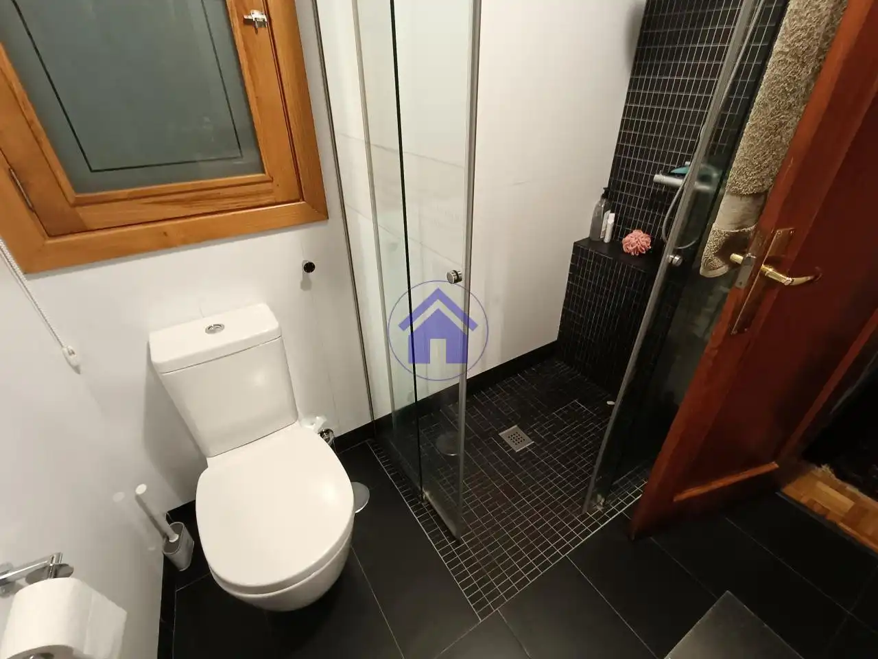 Baño de Piso de alquiler en Vigo  con Calefacción, Parquet y Terraza