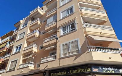 Vista exterior de Pis en venda en Torrevieja amb Aire condicionat, Calefacció i Terrassa