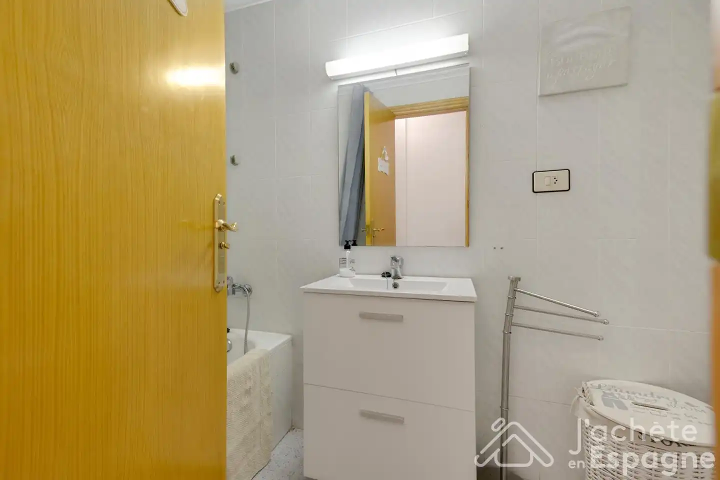 Baño de Piso en venta en Moncofa con Aire acondicionado, Terraza y Amueblado