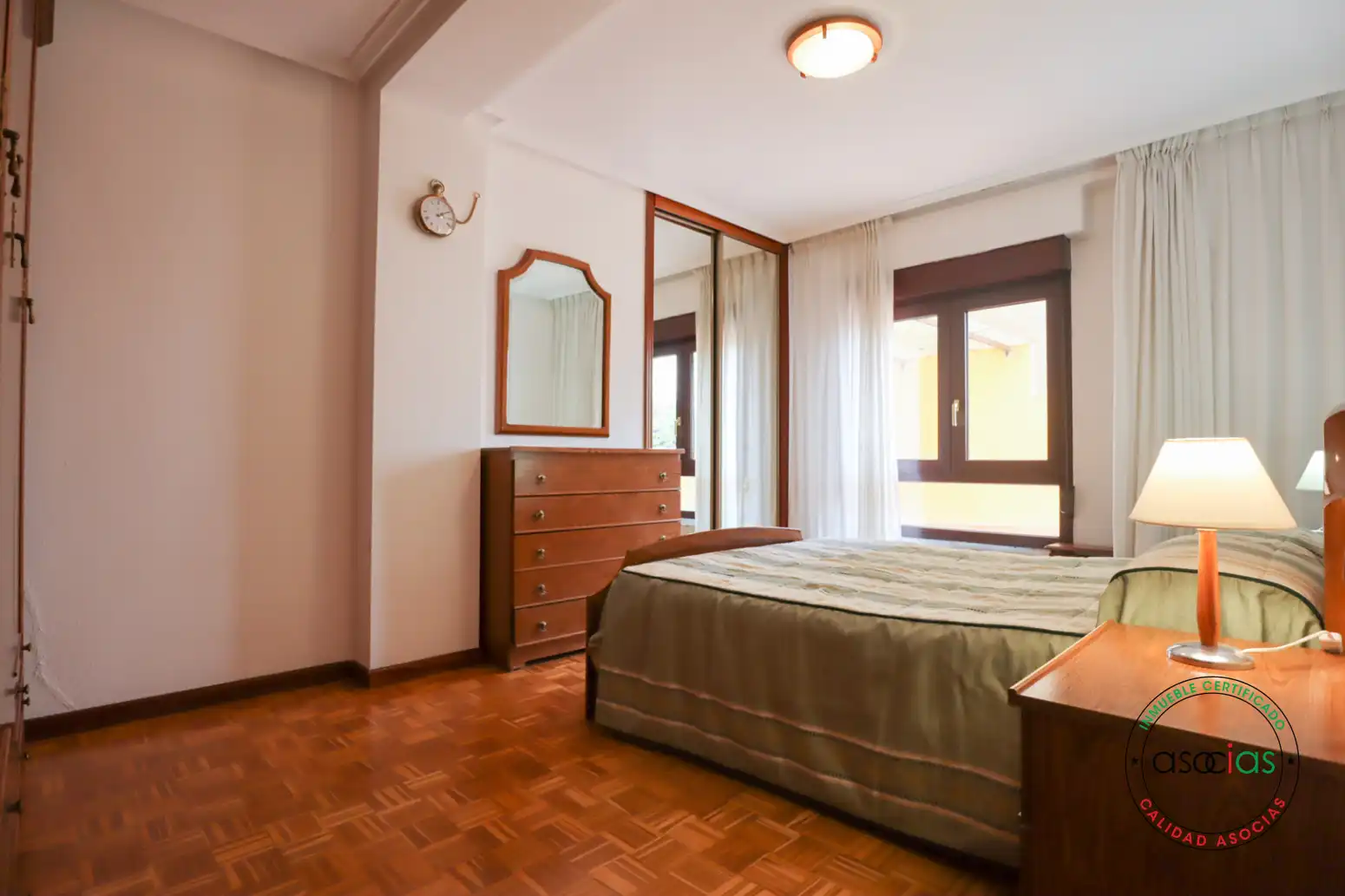 Habitación de Piso en venta en Oviedo  con Calefacción, Parquet y Terraza