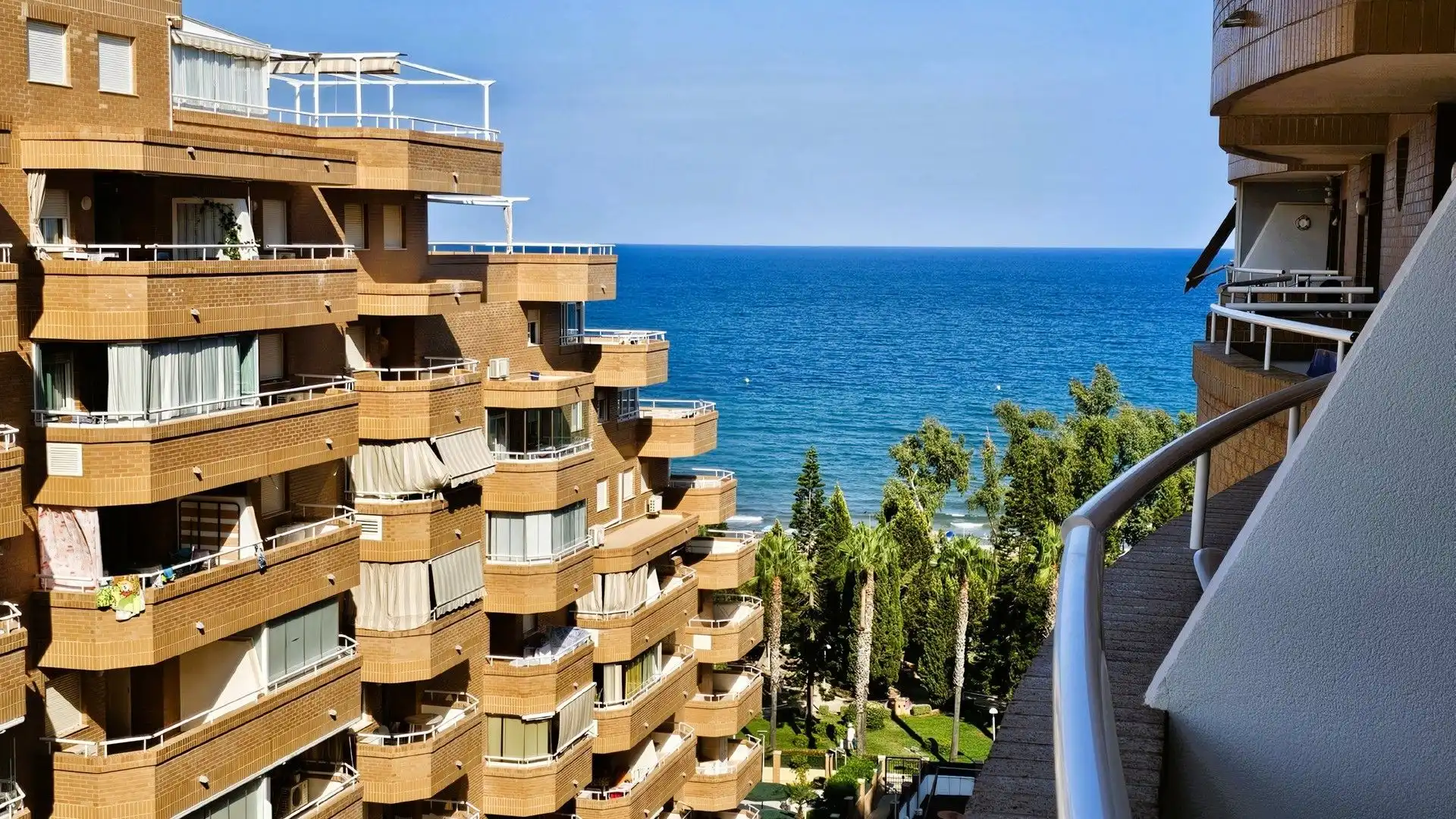 Apartamento con piscina en venta en Amplaries 27
