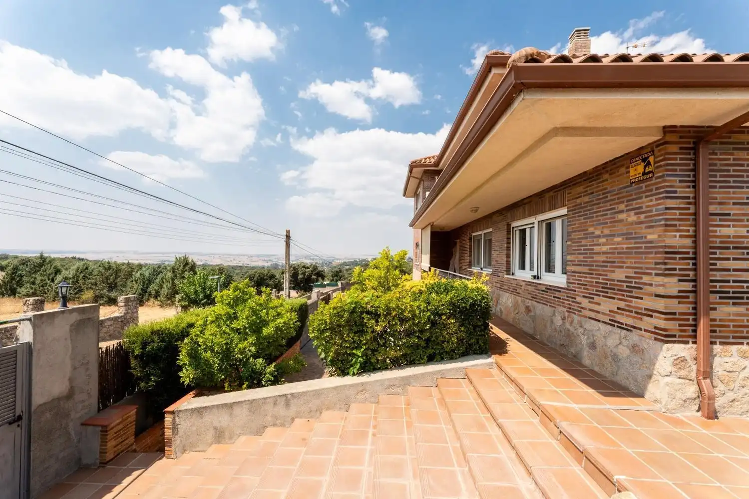 Vista exterior de Casa o xalet en venda en Batres amb Aire condicionat, Calefacció i Jardí privat