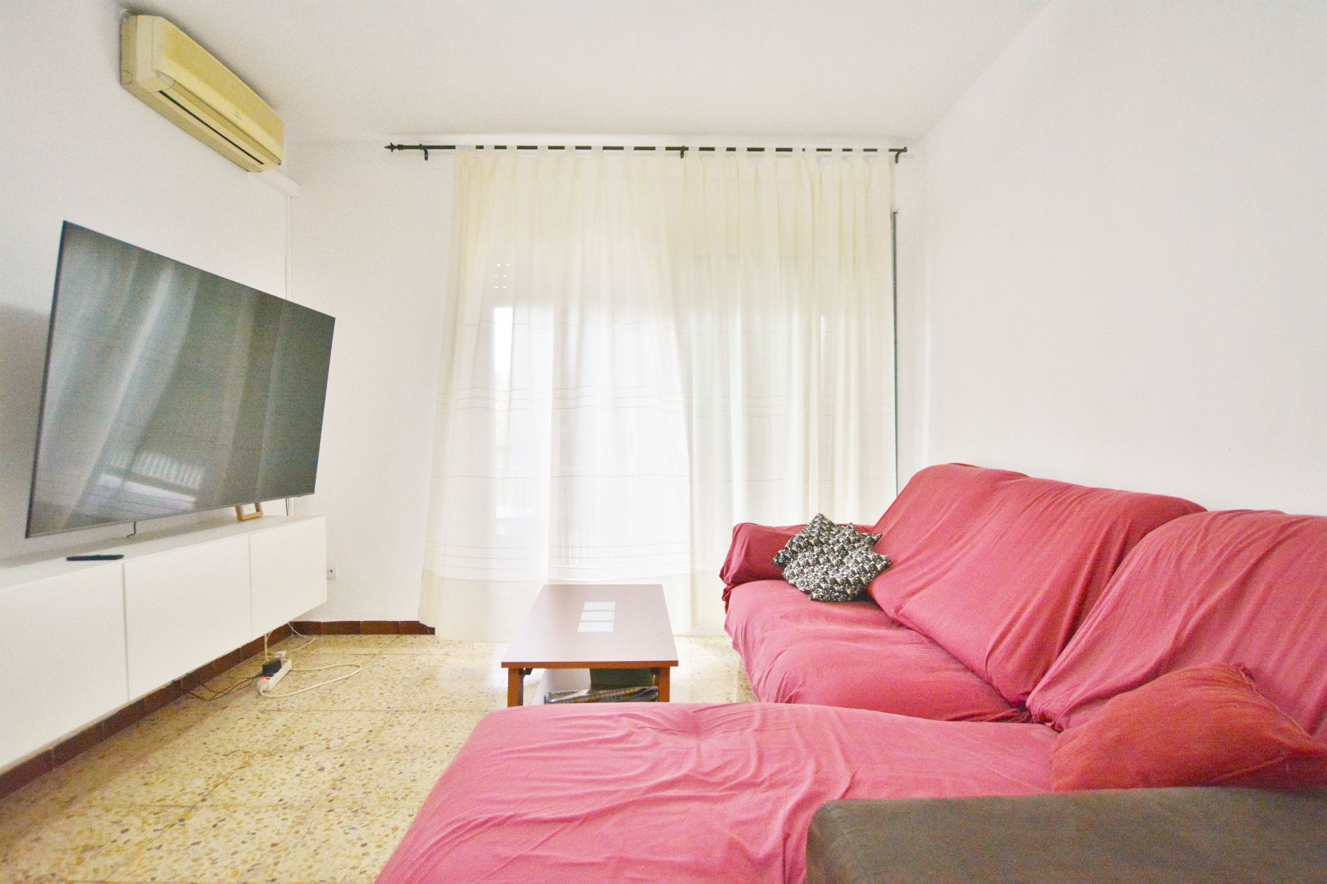 Living room of Flat for sale in Santa Coloma de Gramenet  with Air Conditioner and Terrace