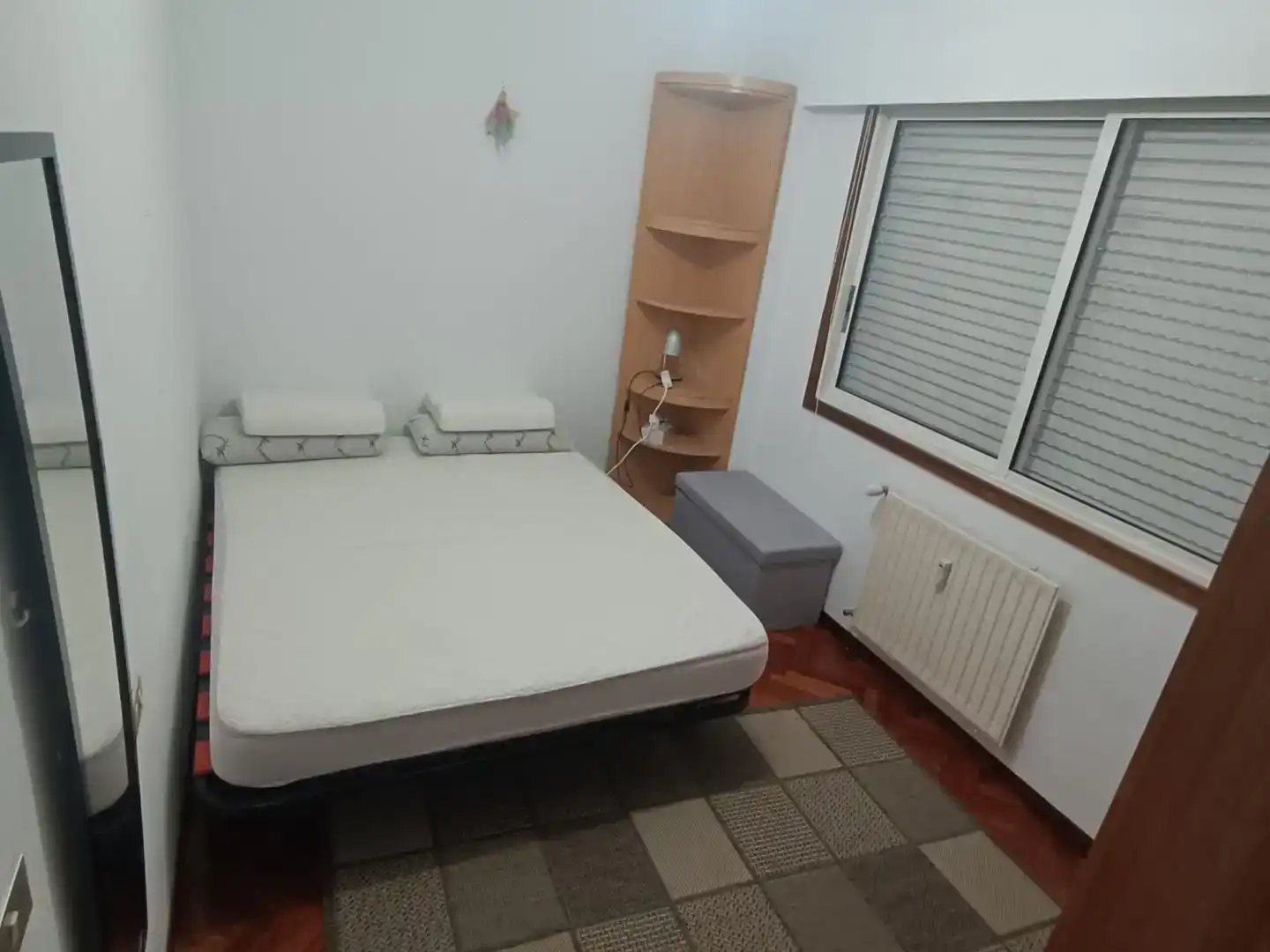 Schlafzimmer von Wohnungen zur Miete in Vigo  mit Balkon