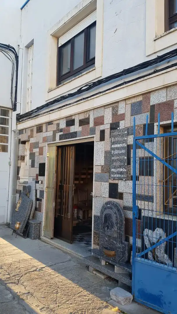 Vista exterior de Nave industrial en venta en León Capital 