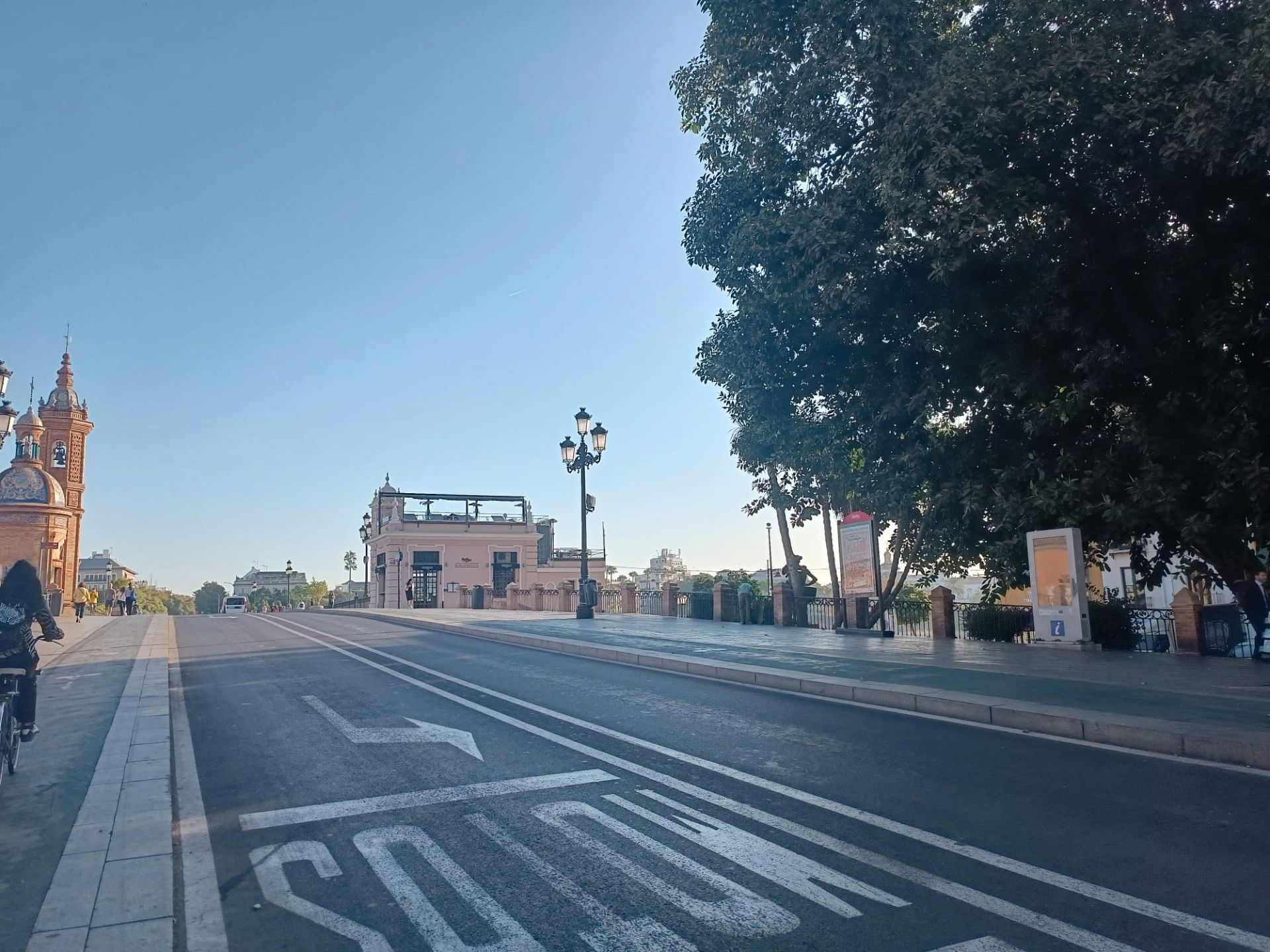 Exterior view of Office for sale in  Sevilla Capital  with Air Conditioner and Balcony