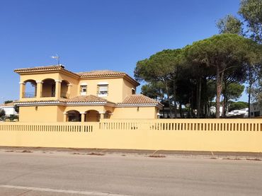 Xalet amb balcó en venda a Calle farrallón
