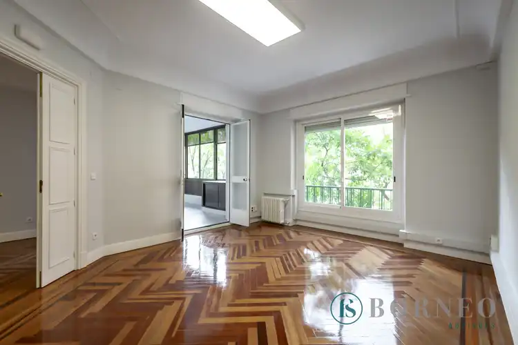 Schlafzimmer von Büro zur Miete in Madrid