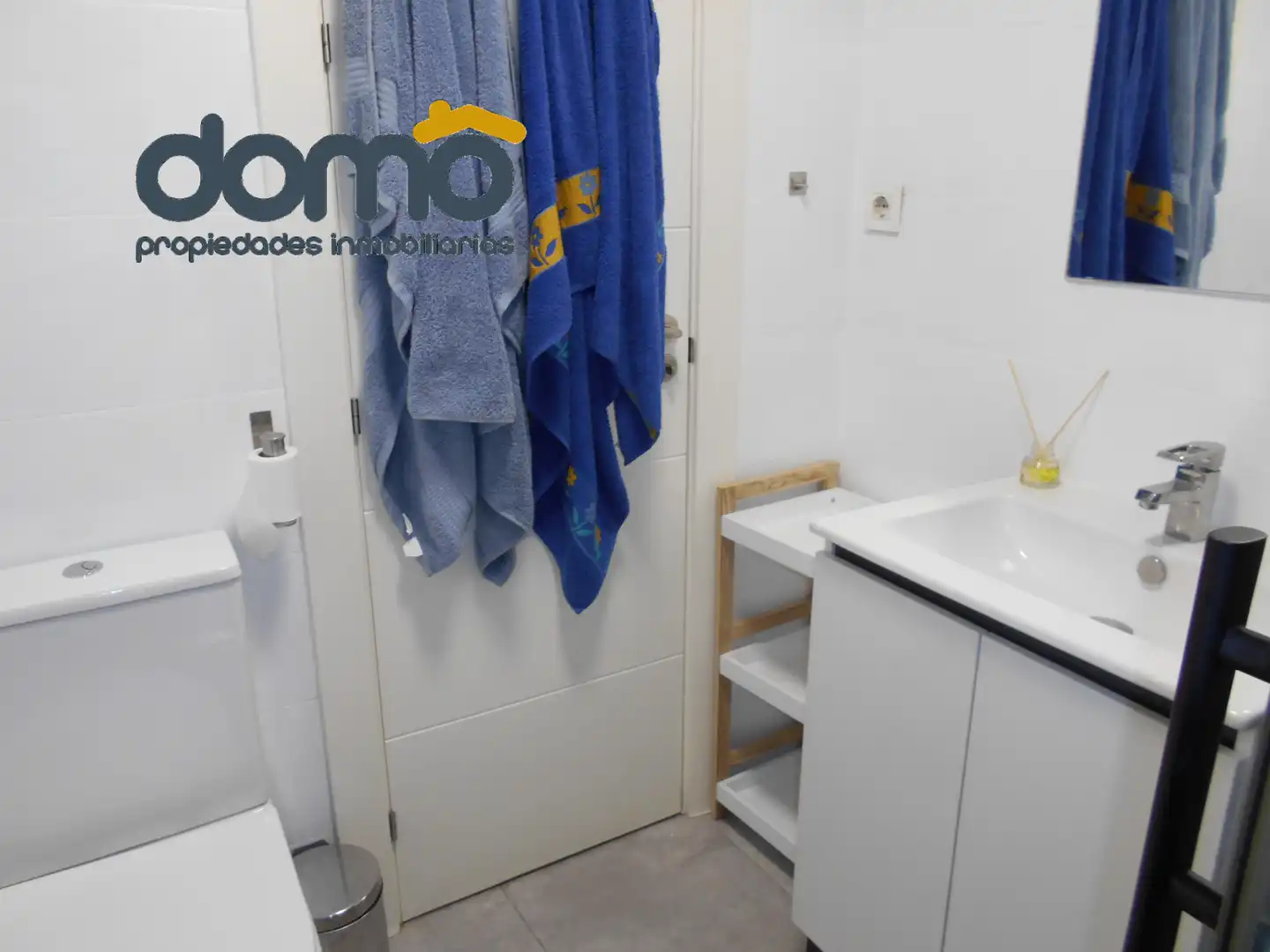 Bathroom of Flat for rent in Granada  with Air Conditioner, Parquet flooring and Furnished