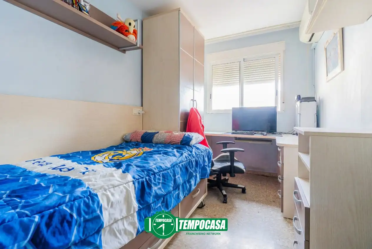 Schlafzimmer von Wohnung zum Verkauf in Valencia mit Klimaanlage und Balkon