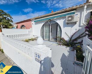Vista exterior de Casa o xalet en venda en Torrevieja amb Aire condicionat, Calefacció i Terrassa
