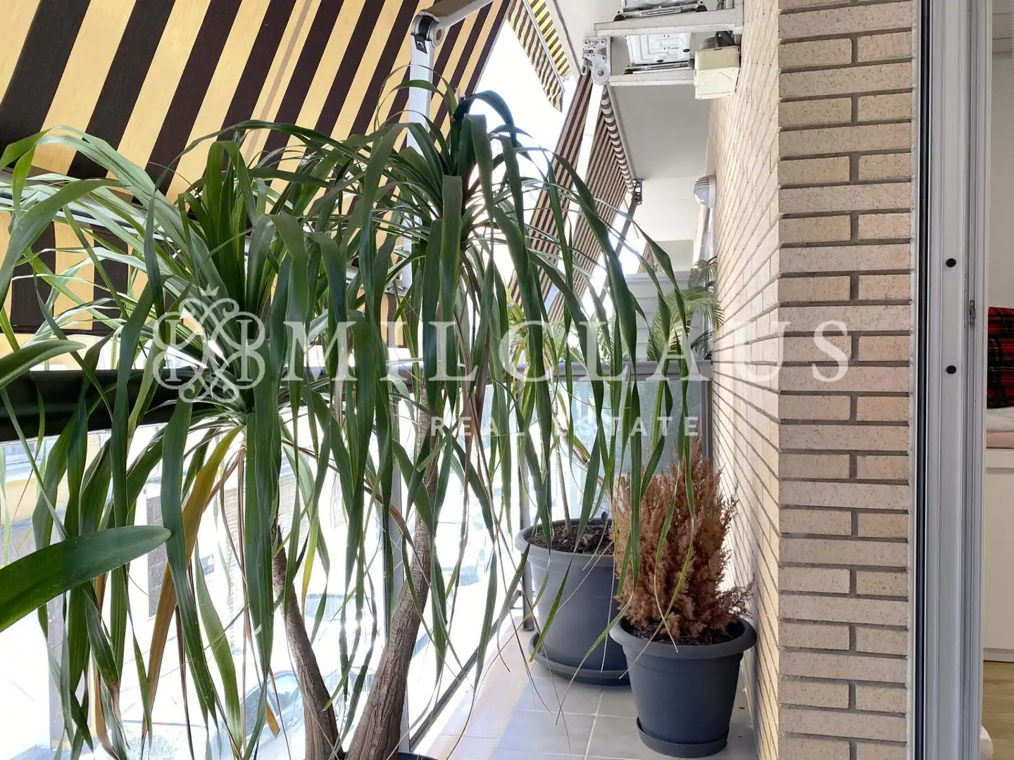 Terrasse von Einfamilien-Reihenhaus zum Verkauf in L'Hospitalet de Llobregat mit Klimaanlage, Heizung und Parkett
