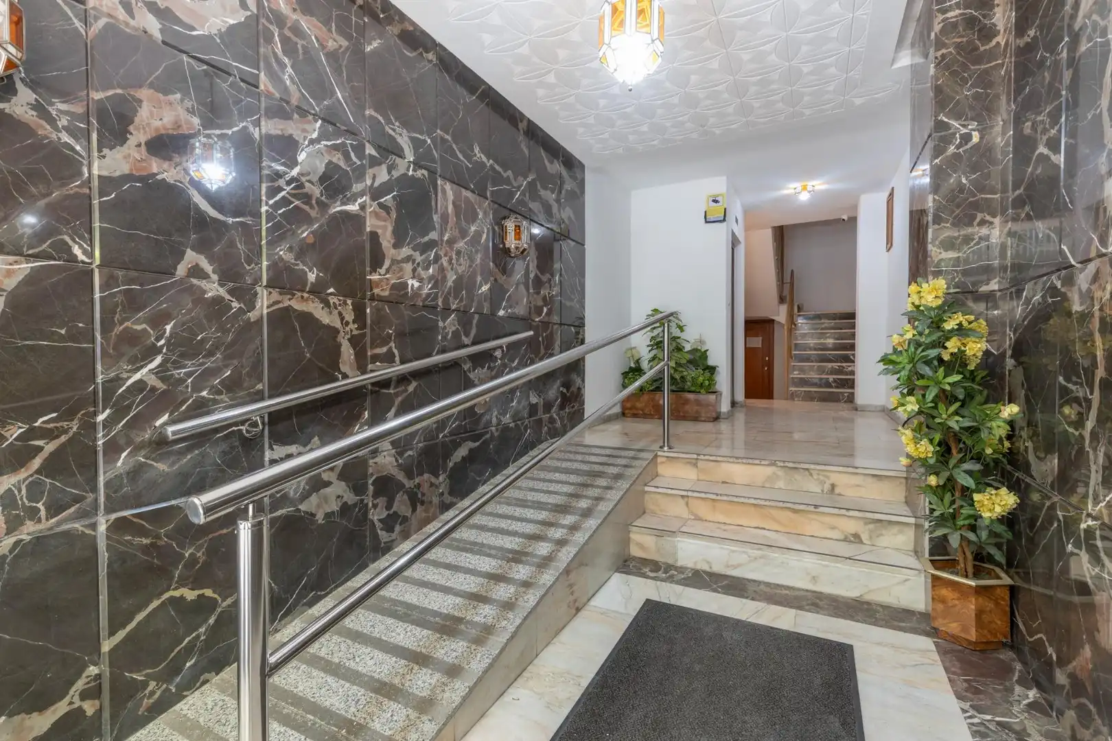 Wohnung zum Verkauf in Granada mit Heizung, Terrasse und Balkon