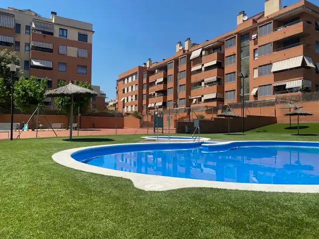Piscina de Pis en venda en Sabadell amb Calefacció, Jardí privat i Parquet