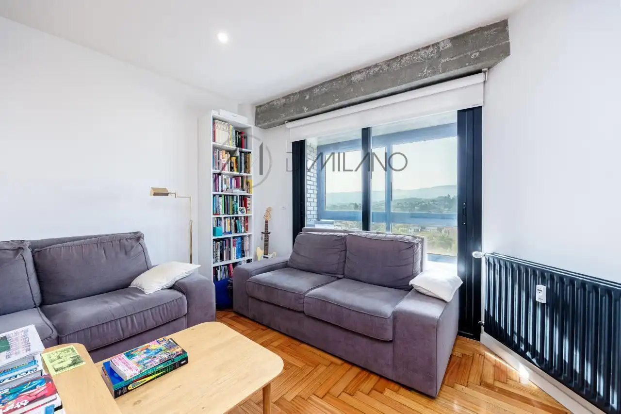Sala d'estar de Pis en venda en Vigo  amb Calefacció, Parquet i Terrassa