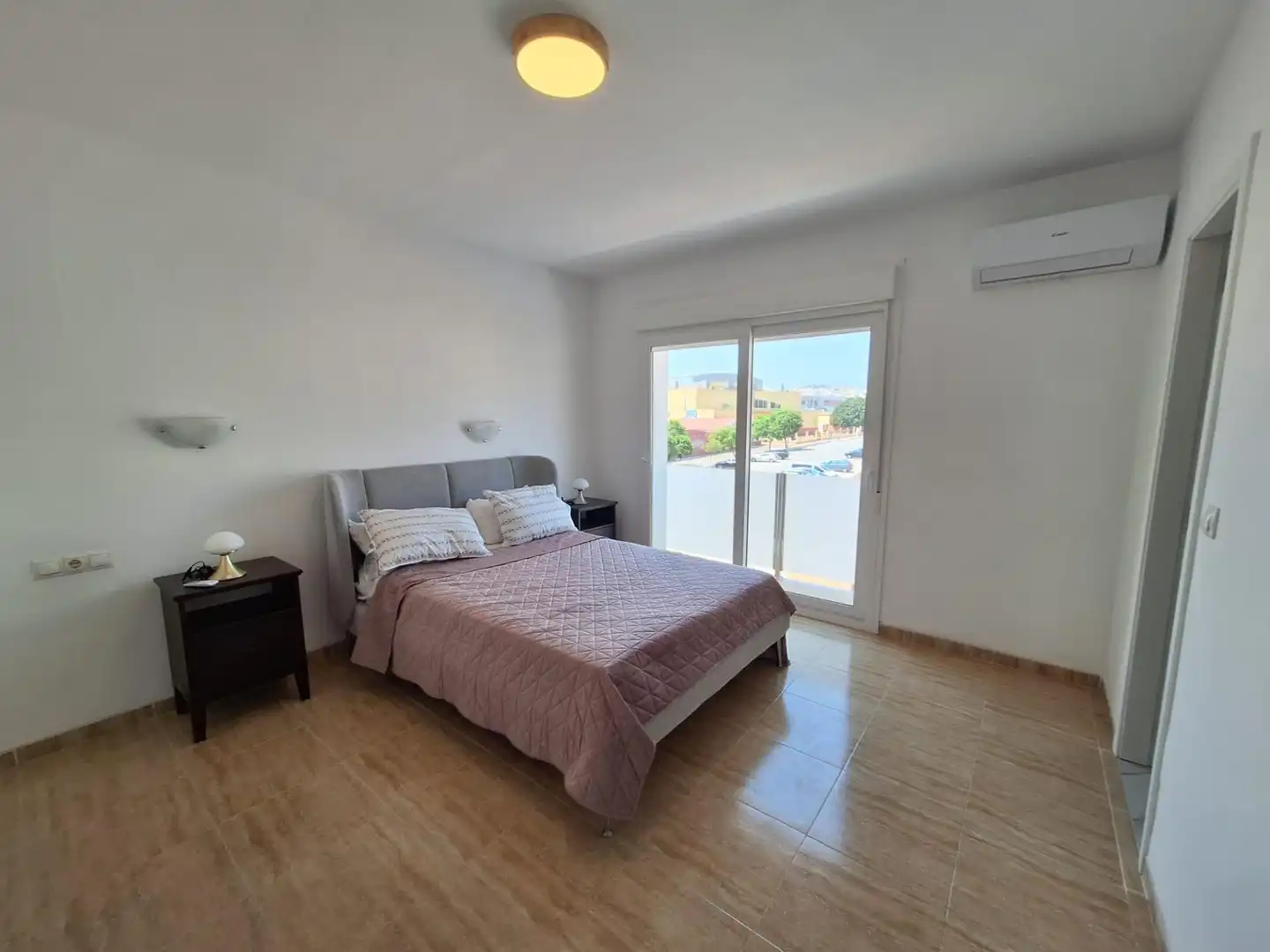 Dormitori de Casa adosada de lloguer en Fuengirola amb Terrassa, Traster i Piscina comunitària