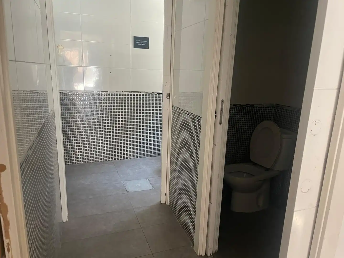 Bathroom of Commercial properties for rent in Sant Boi de Llobregat
