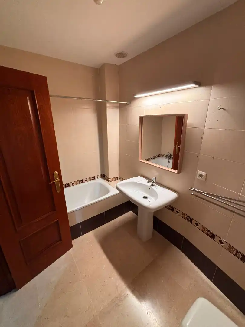 Baño de Piso en venta en Alcalá de Guadaira con Terraza y Trastero