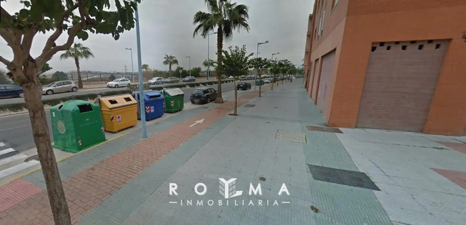 Vista exterior de Casa adosada en venda en Dos Hermanas amb Aire condicionat i Traster