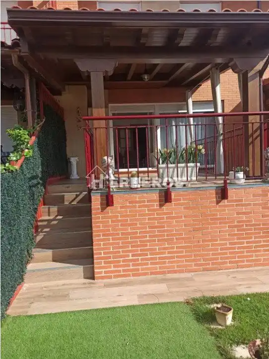 Terrassa de Casa adosada en venda en Alesanco amb Calefacció, Parquet i Terrassa
