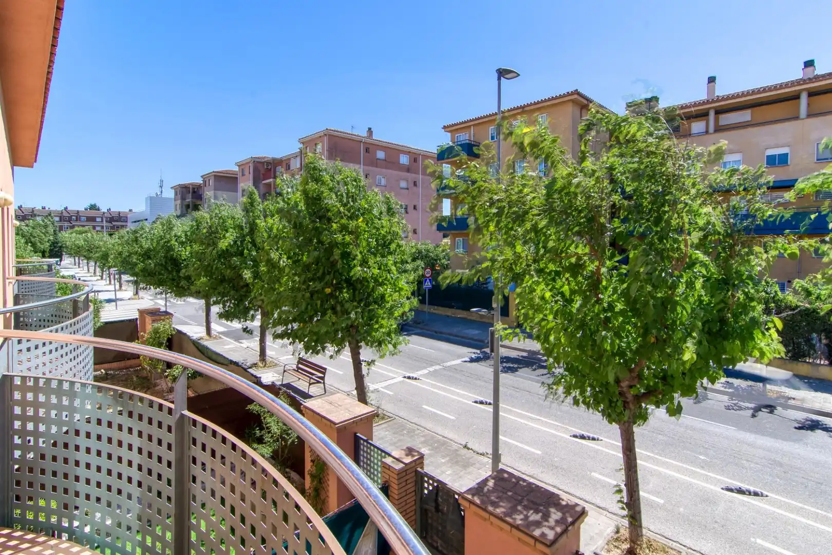 Vista exterior de Casa adosada en venta en Figueres con Calefacción, Jardín privado y Balcón