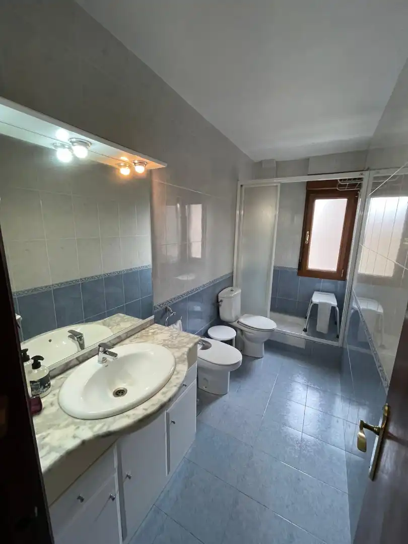 Baño de Piso en venta en Barakaldo  con Calefacción, Amueblado y Horno