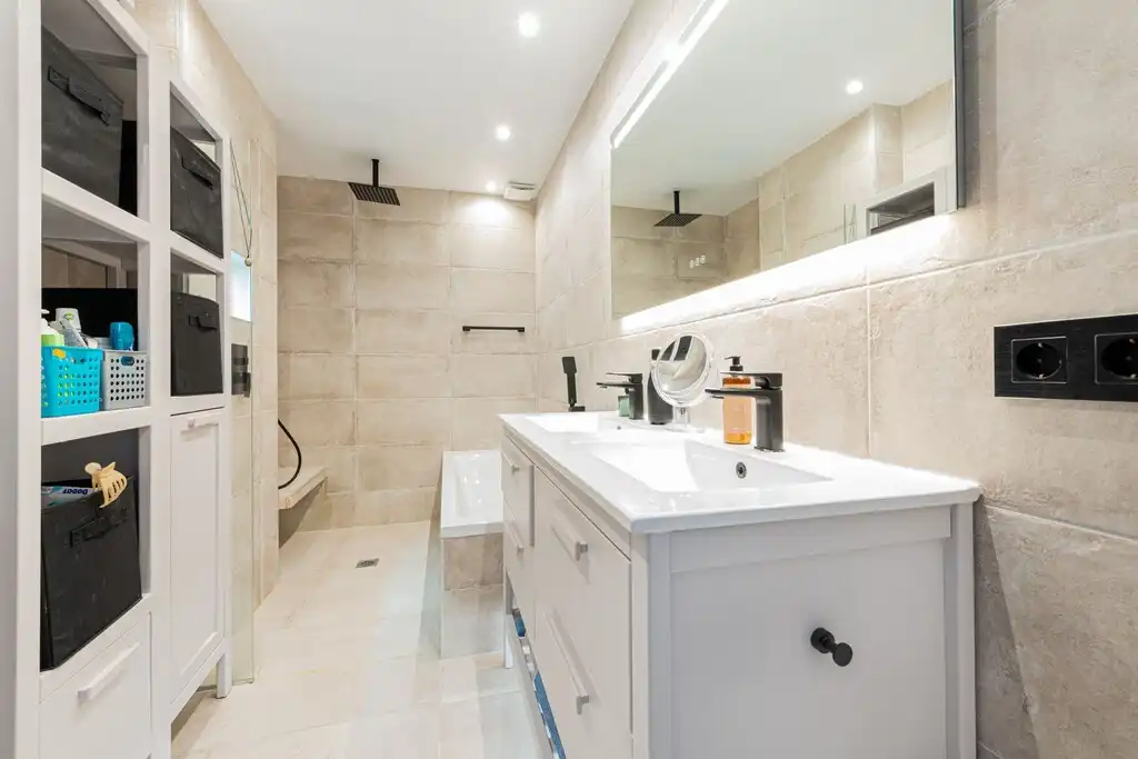 Bathroom of Duplexes for sale in Pollença  with Air Conditioner, Heating and Terrace