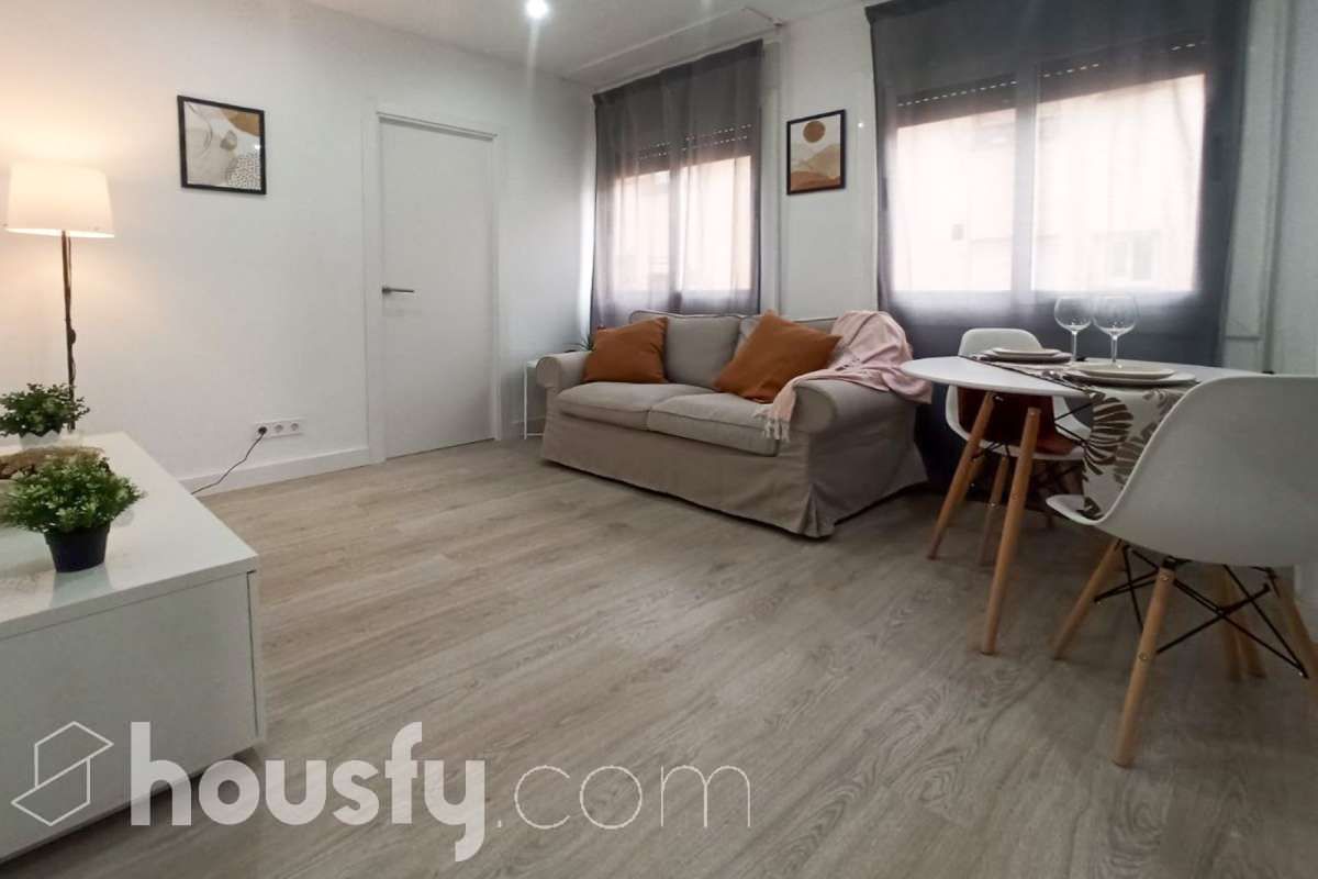Sala d'estar de Pis de lloguer en Sabadell amb Parquet, Moblat i Es permeten mascotes