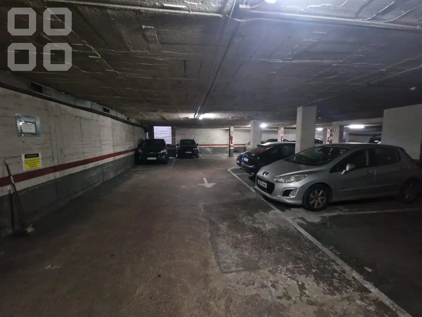 Parking de Piso en venta en L'Hospitalet de Llobregat con Parquet, Terraza y Balcón