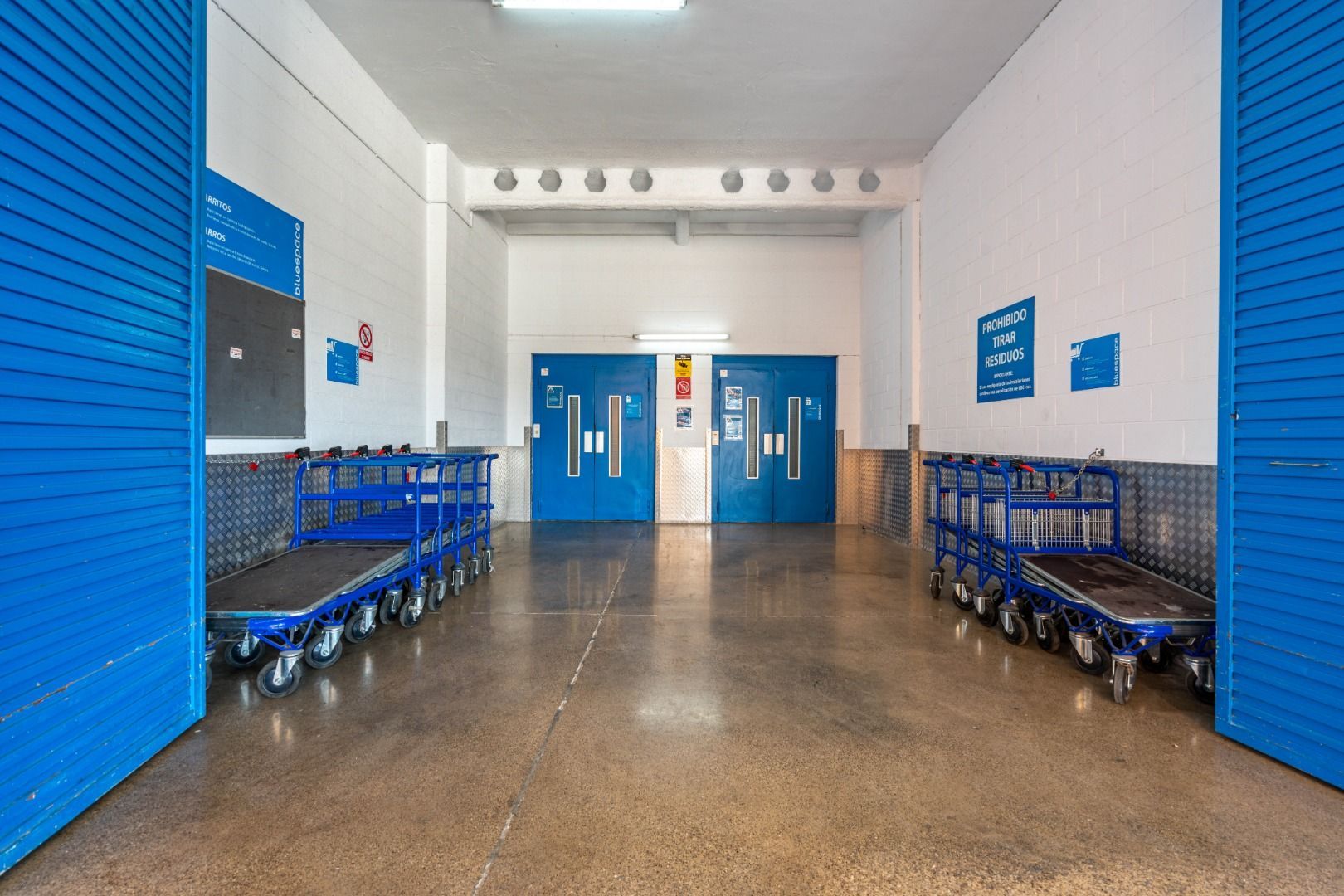 Box room for rent in  Barcelona Capital  with Alarm