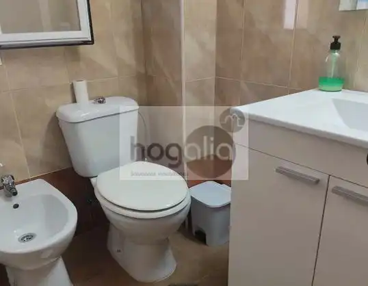 Bathroom of Flat for rent in Sevilla  with Air Conditioner, Furnished and Balcony
