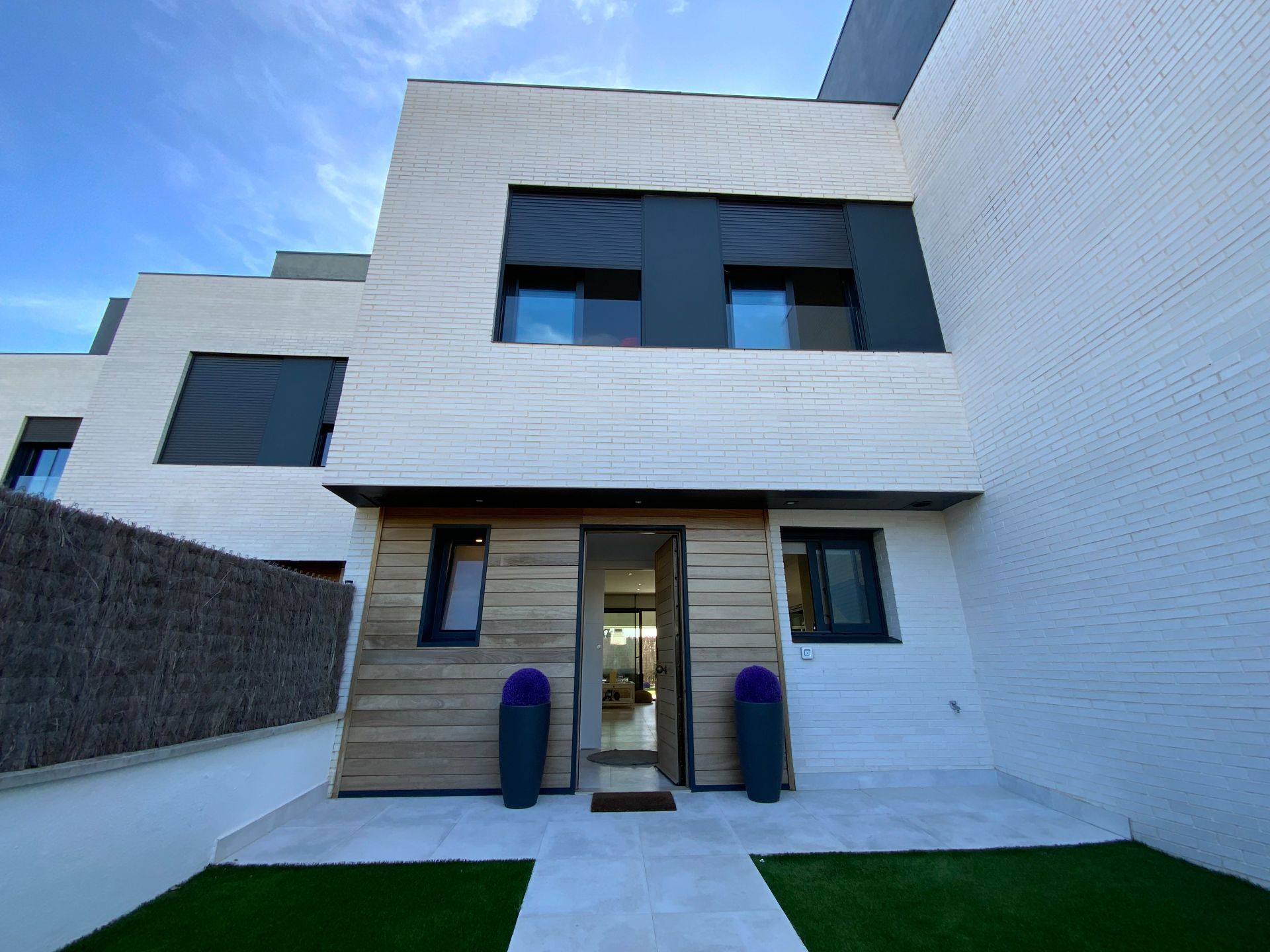 Exterior view of Single-family semi-detached for sale in Sant Andreu de Llavaneres  with Air Conditioner, Heating and Private garden