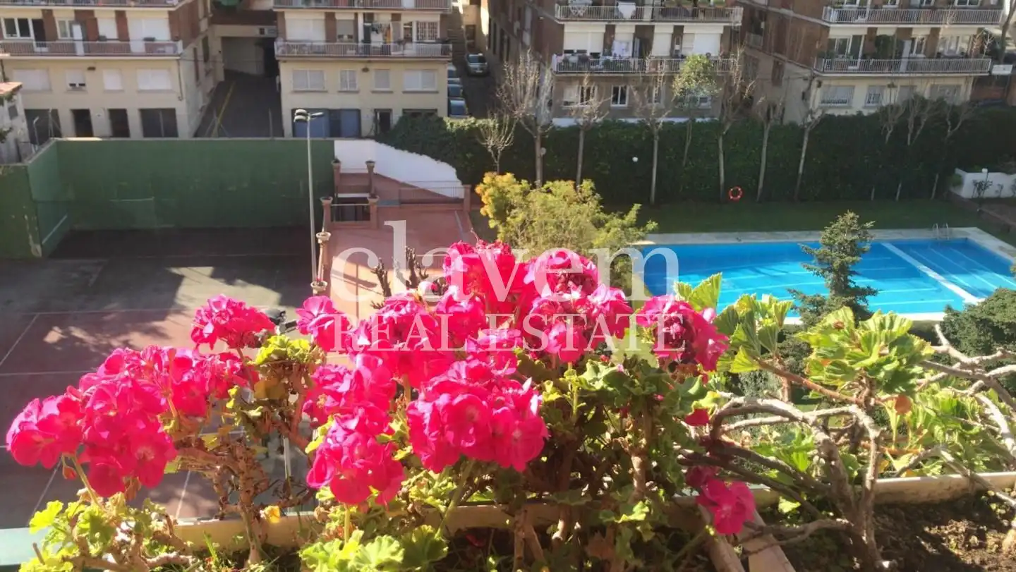 Vista exterior de Pis de lloguer en Barcelona amb Calefacció, Moblat i Piscina comunitària