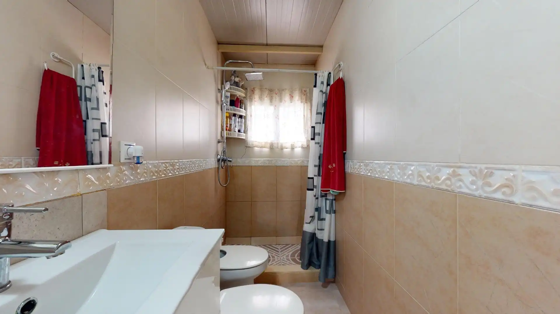 Baño de Casa o chalet en venta en Córdoba con Aire acondicionado, Calefacción y Jardín privado
