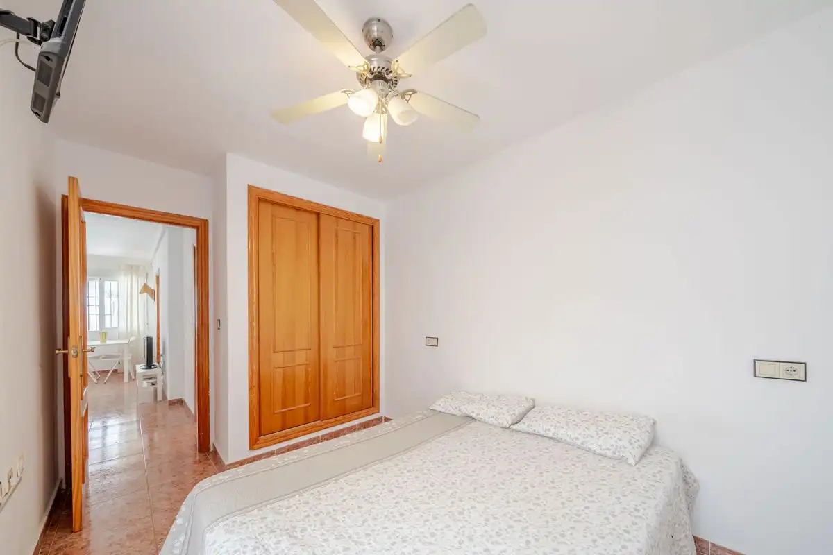 Schlafzimmer von Erdgeschoss zum Verkauf in Santa Pola mit Heizung, Privatgarten und Terrasse