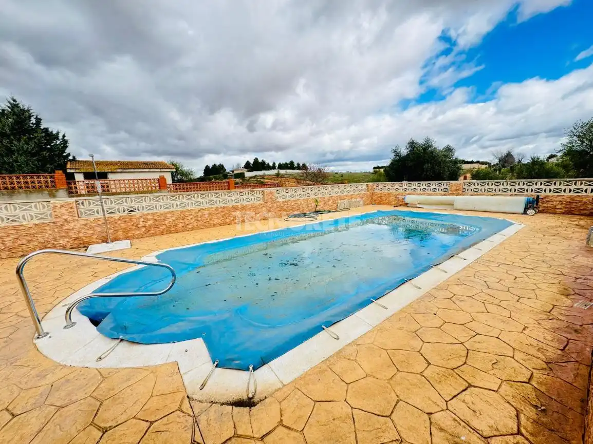 Swimming pool of Houses for sale in Mora  with Air Conditioner, Heating and Private garden