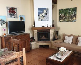 Sala d'estar de Finca rústica de lloguer en Ubrique amb Aire condicionat i Balcó