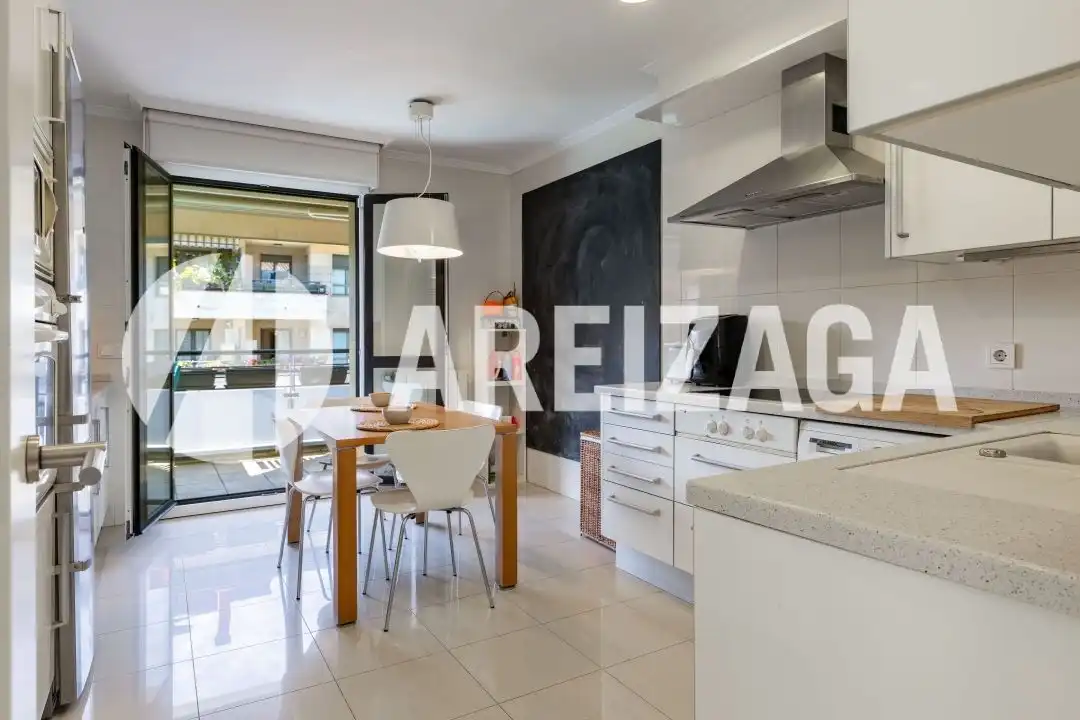 Küche von Wohnung zum Verkauf in Donostia - San Sebastián  mit Heizung, Terrasse und Balkon