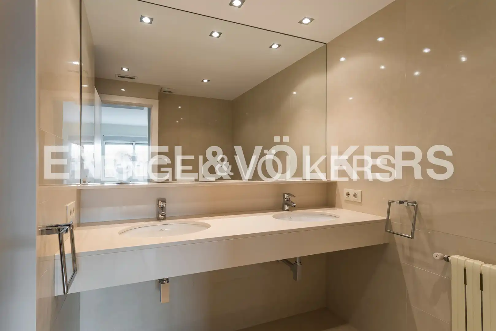 Baño de Piso de alquiler en Madrid con Aire acondicionado, Calefacción y Parquet