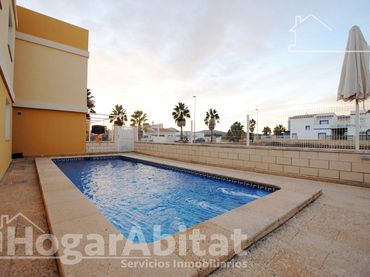 Casa a schiera con balcone in vendita a Carrer Rabdells