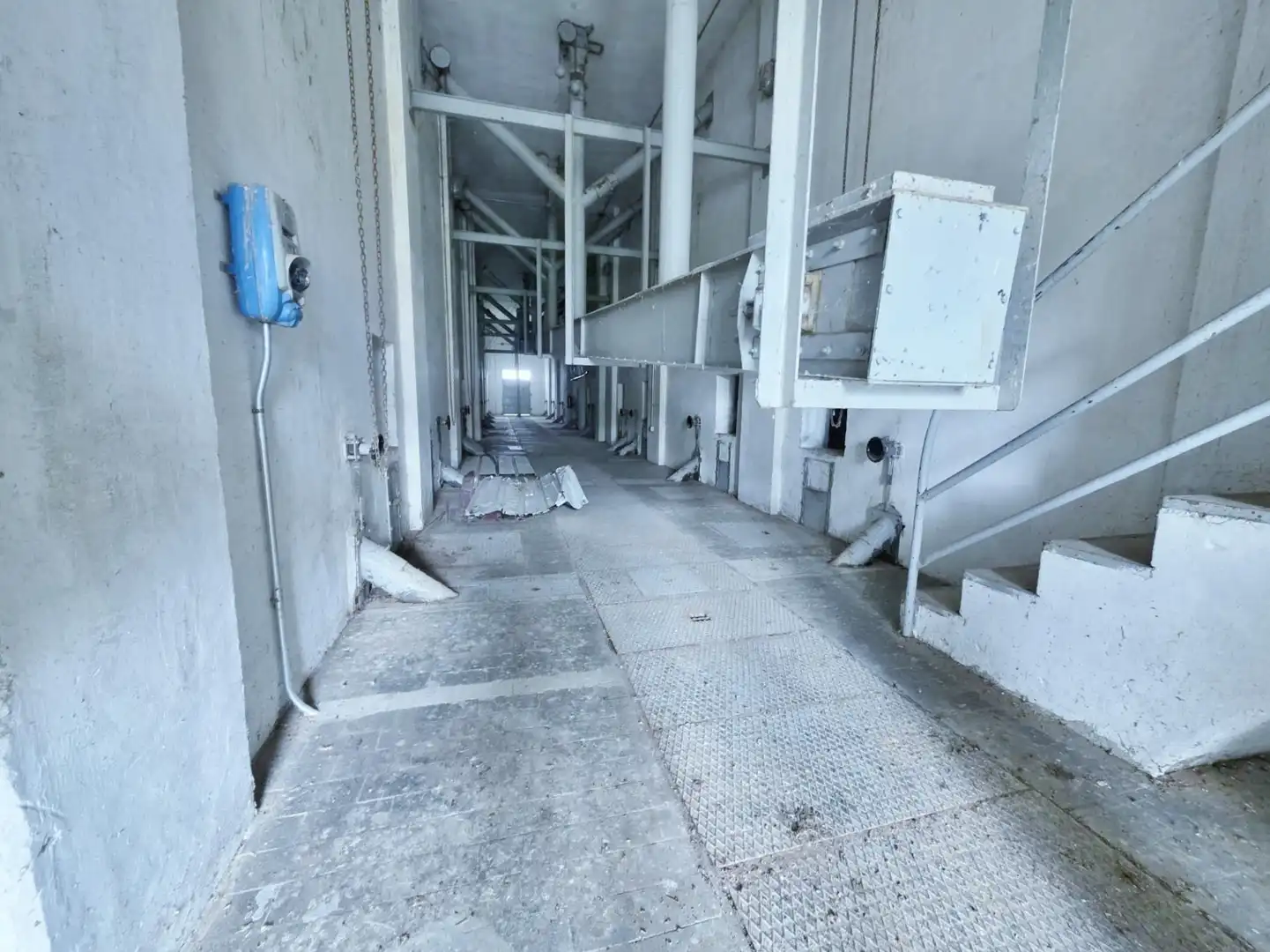 Industrial buildings for sale in Cantiveros
