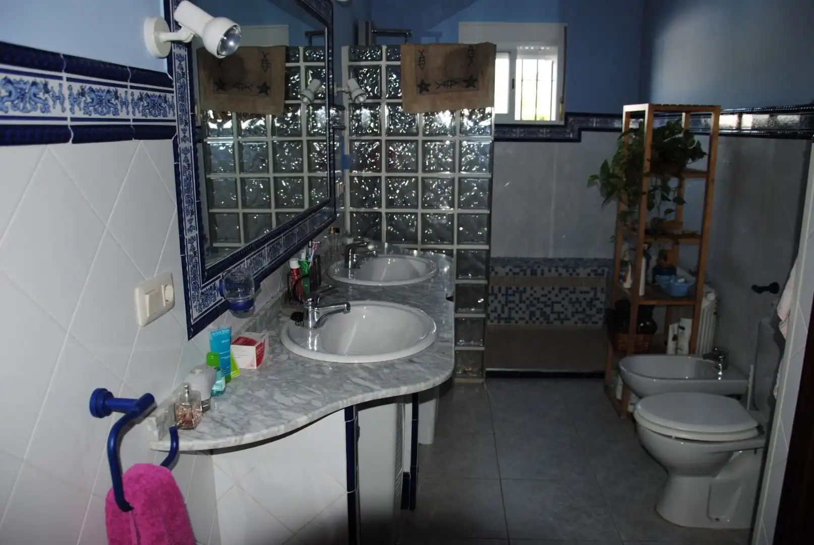 Bany de Casa o xalet en venda en Espartinas amb Aire condicionat, Calefacció i Jardí privat