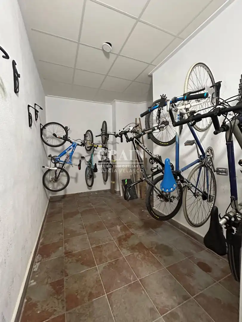 Aparcament de Apartament en venda en Albacete amb Calefacció, Traster i Piscina